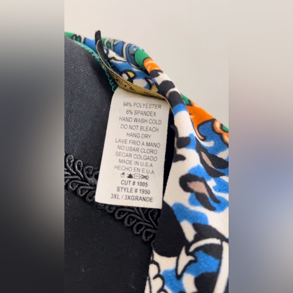 NWOT TIE COLLAR MAXI DRESS 3X GREEN
Boutique Item - Picture 6 of 8